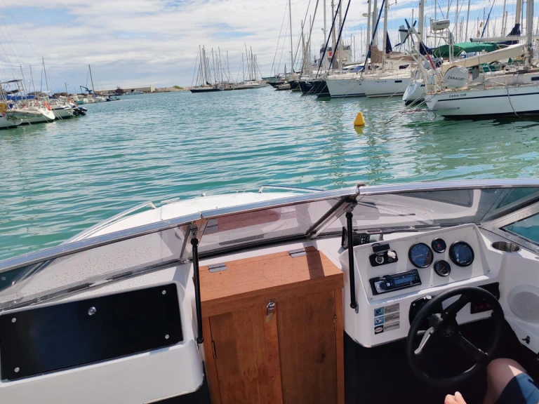 Motorboot te huur in Vilanova i la Geltrú voor de beste prijs
