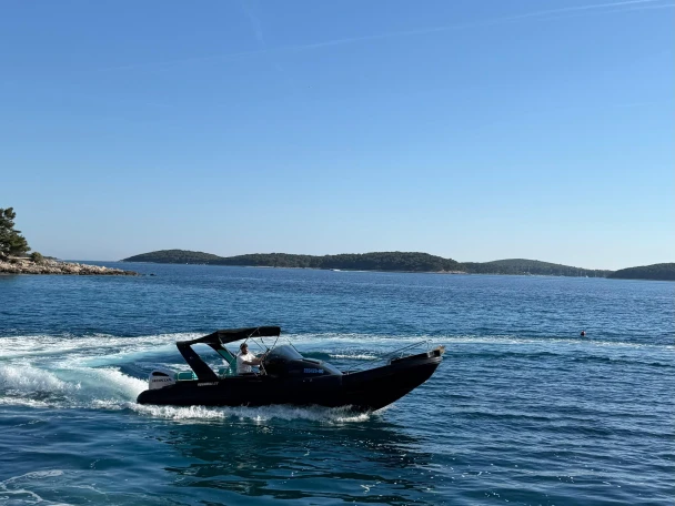 Bootverhuur Aquamax Offshore  in Hvar via SamBoat