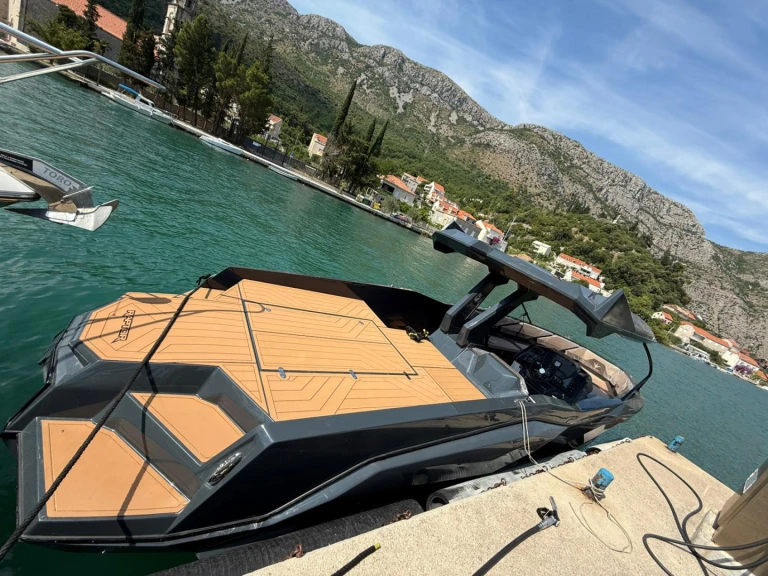 Huur een Alesta Raptor in Hvar