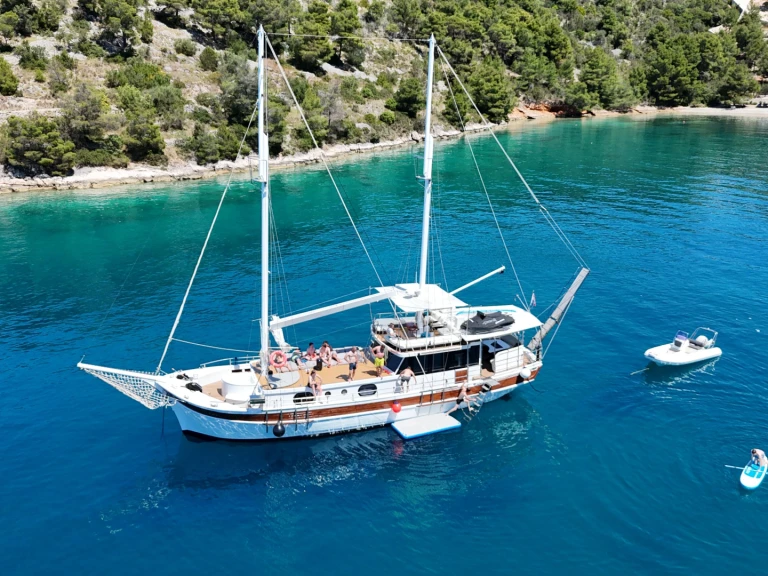 Bootverhuur Traditional 82 in Split via SamBoat