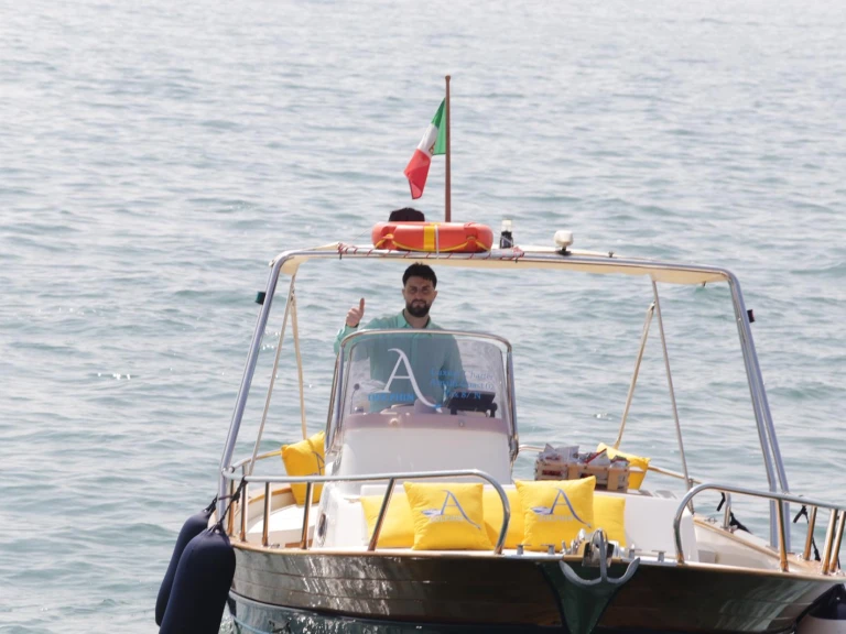 Fratelli Aprea Sorrento 7,50 open cruise te huur van particulier of professional in Salerno