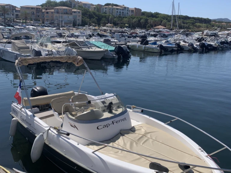 Huur een B2 Marine Cap Ferret 552 Sun Deck in Six-Fours-les-Plages