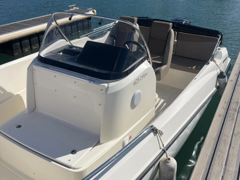 Huur een Quicksilver Activ 605 Open in Marseille