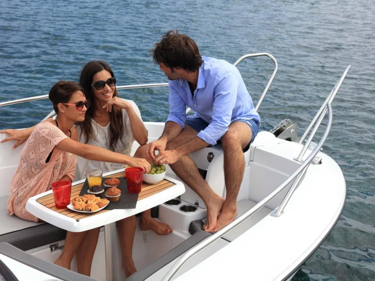 Bootverhuur Jeanneau Cap Camarat 7.5 BR in Antibes via SamBoat