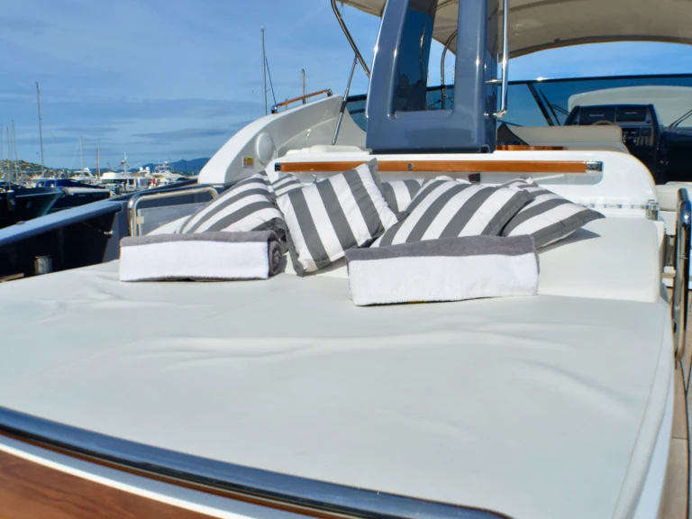 Huur een Riva Virtus 63 in Saint-Tropez