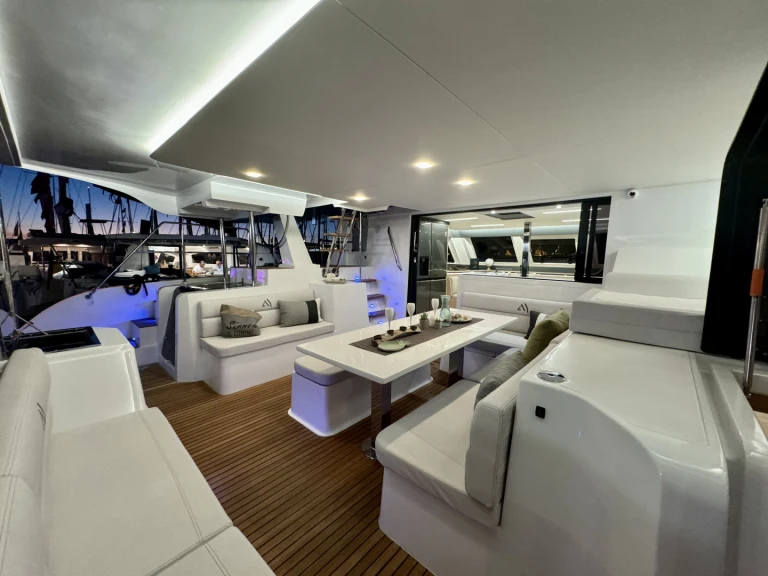 Huur Catamaran met of zonder schipper Aventura yachts in Marina El Portet de Dénia