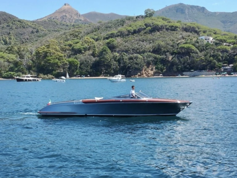 Verhuur Motorboot Riva met vaarbewijs