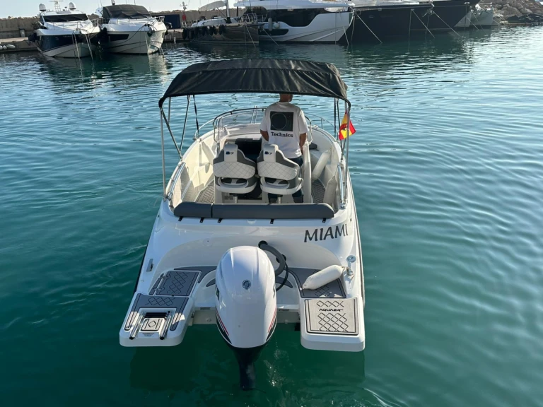 Verhuur Motorboot Astec met vaarbewijs