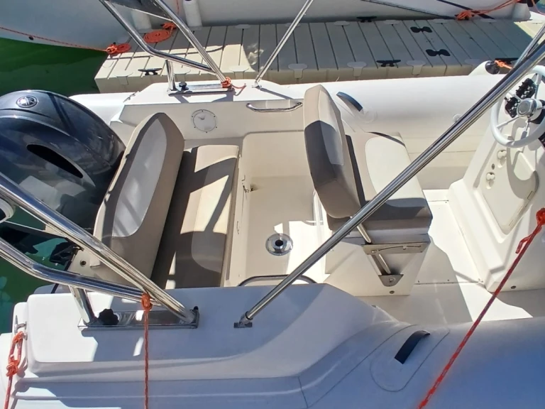 Bootverhuur Capelli Tempest 600 in Portimão via SamBoat