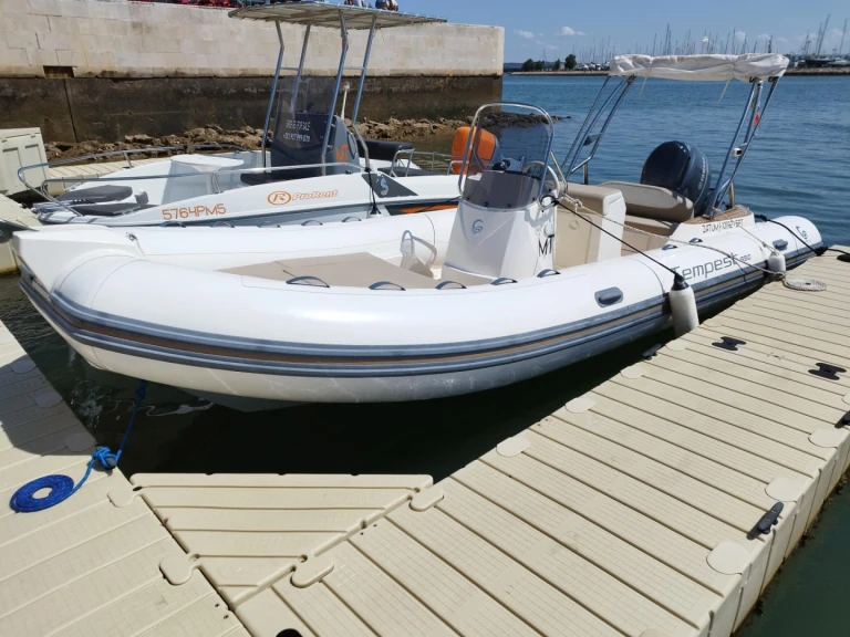 Bootverhuur Capelli Tempest 650 in Portimão via SamBoat