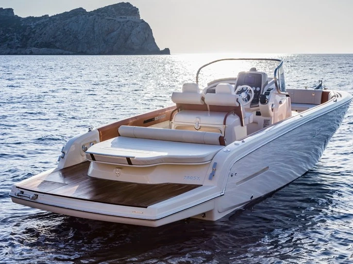 Bootverhuur Invictus  280 SX in Portimão via SamBoat