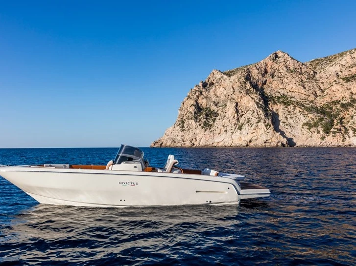 Huur Motorboot met of zonder schipper Invictus  in Portimão