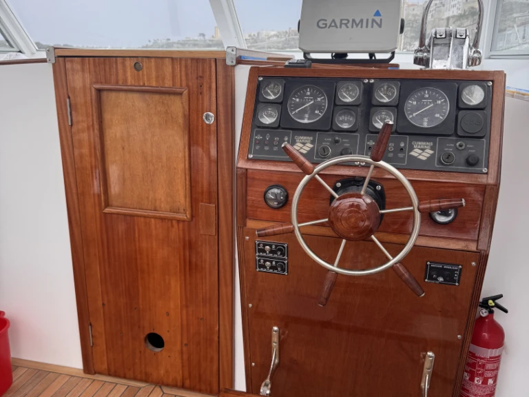 Verhuur Motorboot Cris-Craft met vaarbewijs