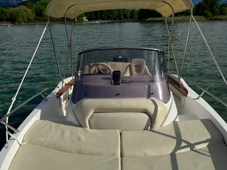 Motorboot te huur in Aix-les-Bains voor de beste prijs
