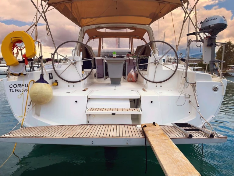 Huur een Bénéteau Oceanis 41.1 in Álimos