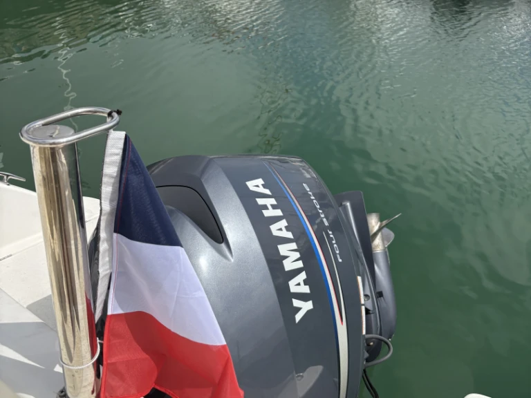 Verhuur Motorboot Jeanneau met vaarbewijs