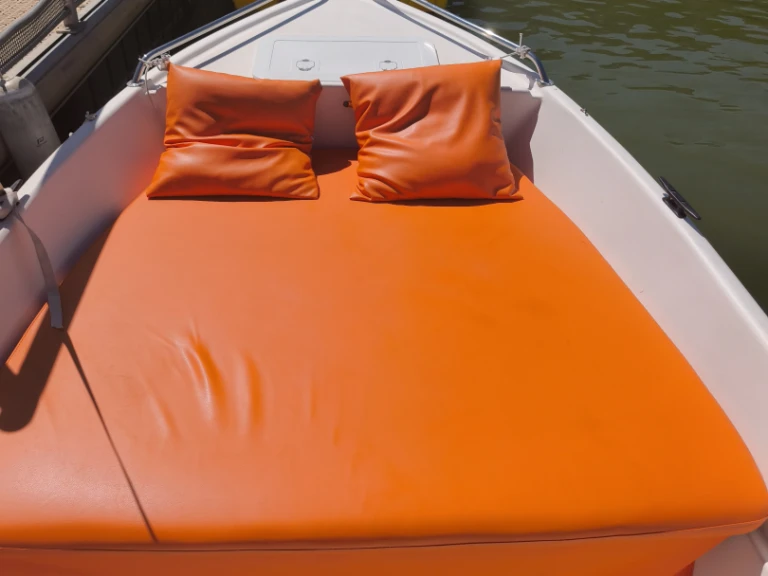 Naval plastica Livia 450 te huur van particulier of professional in Istres