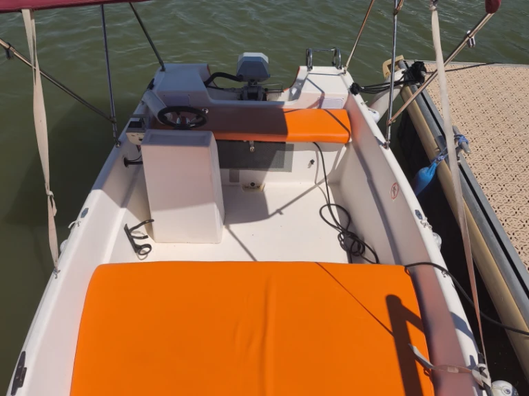 Huur een Naval plastica Livia 450 in Istres