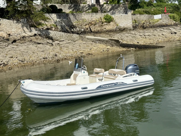 RIB te huur in Combrit voor de beste prijs