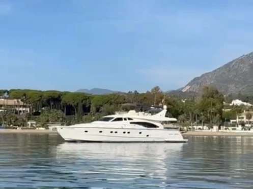 Verhuur Jacht Ferretti met vaarbewijs