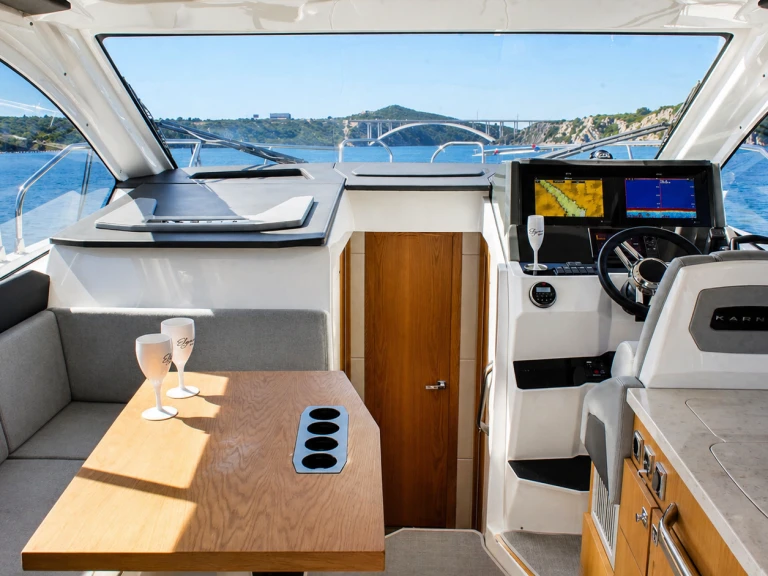 Verhuur Motorboot Karnic met vaarbewijs