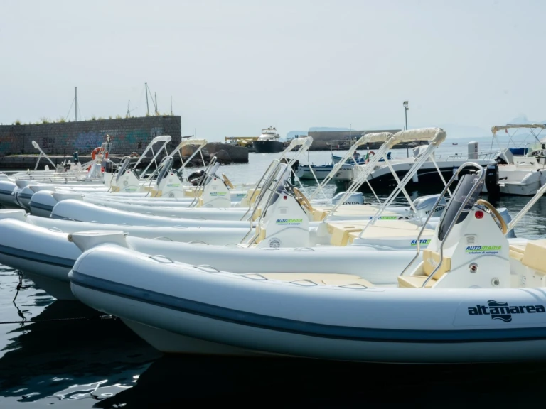 RIB te huur in Favignana voor de beste prijs