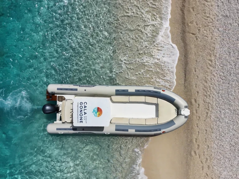 Bootverhuur Cala Gonone goedkoop Tempest 900