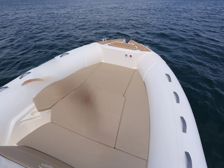 Bootverhuur Hyères goedkoop capelli 800 sun