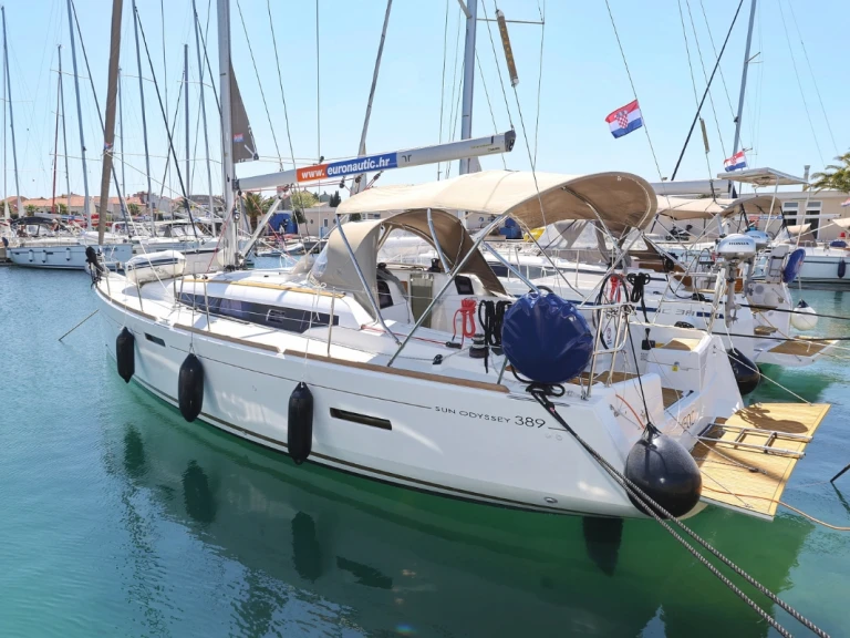 Zeilboot te huur in Biograd na Moru voor de beste prijs