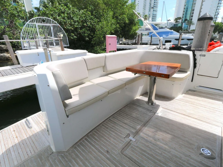 Bootverhuur Miami goedkoop Caprice
