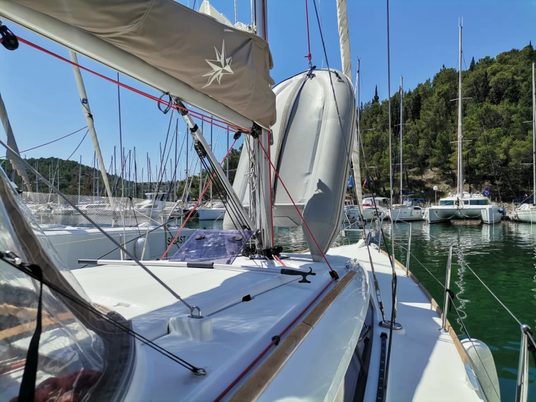 Bootverhuur Palma de Mallorca goedkoop Sun Odyssey 389
