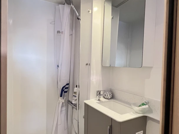 Verhuur Catamaran Fountaine Pajot met vaarbewijs