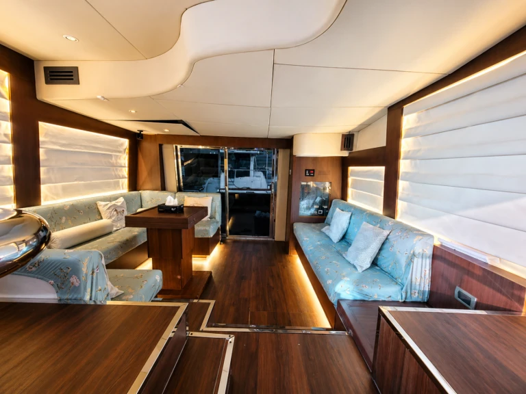 Verhuur Motorboot in Dubai Marina - Custom Made 50 MY