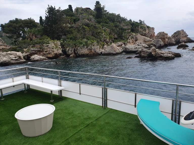 Huur Motorboot met of zonder schipper monstes in Porto di Giardini