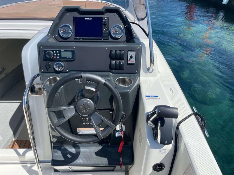 Bootverhuur Quicksilver Activ 755 Sundeck in Marina (City) via SamBoat