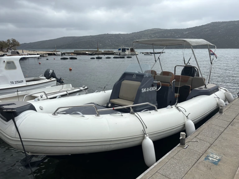 Bootverhuur Trogir goedkoop Medline 7.5