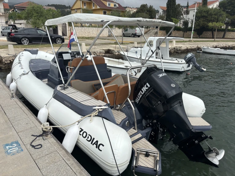 Verhuur RIB in Trogir - Zodiac Medline 7.5