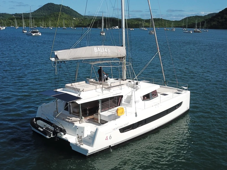 BALI 4.6 5 CABINES NUM 4 BALI 4.6 5 CABINES NUM 4 te huur van particulier of professional in Le Marin