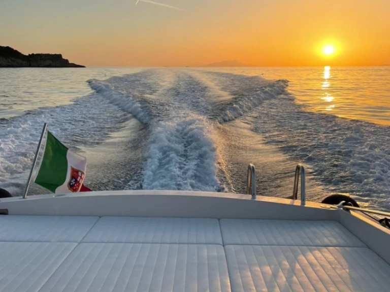 Huur Jacht met of zonder schipper Itama in Sorrento