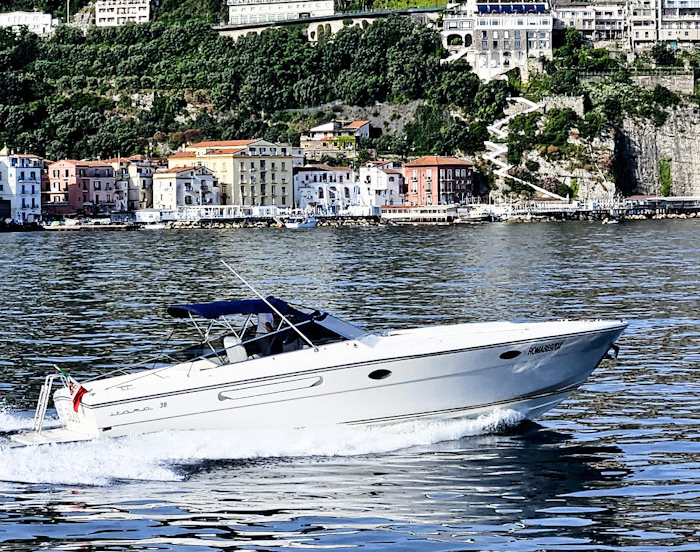 Huur een Itama Itama 38 in Sorrento