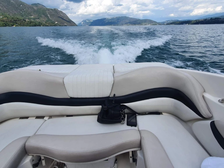 Verhuur Motorboot Glastron met vaarbewijs