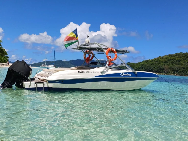 Motorboot te huur in Baie Sainte Anne voor de beste prijs