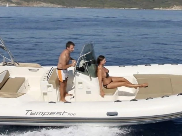 Bootverhuur Frankrijk goedkoop Tempest 700 Sun