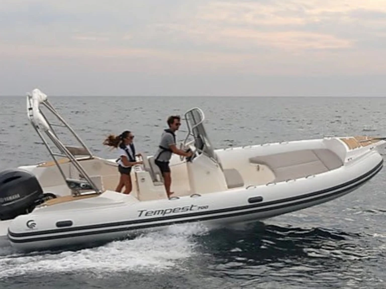 Bootverhuur Capelli Tempest 700 Sun in Frankrijk via SamBoat