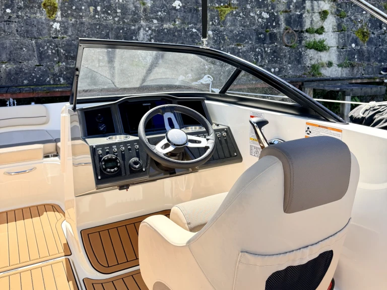 Verhuur Motorboot Bayliner met vaarbewijs