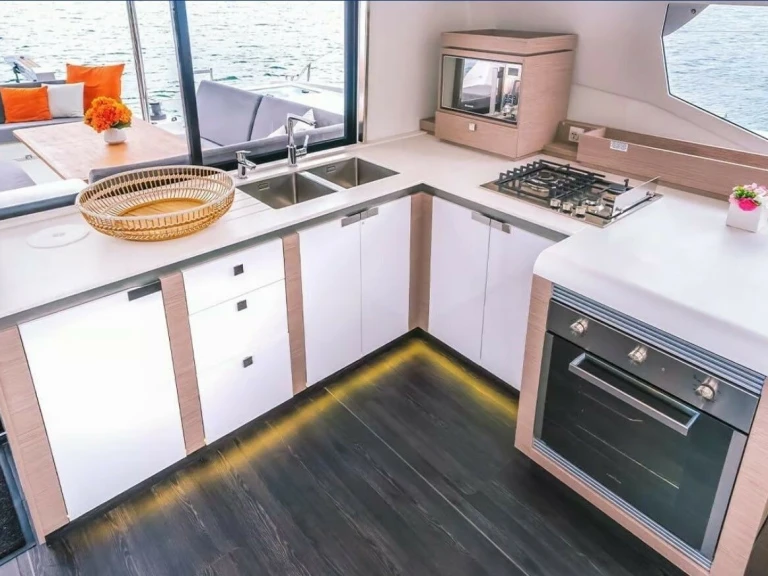 Huur Catamaran met of zonder schipper Fountaine Pajot in Le Marin