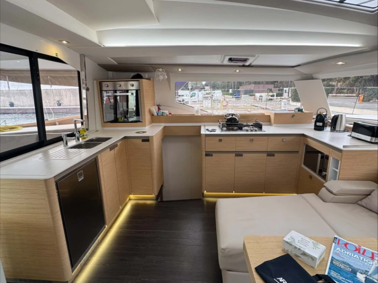 Verhuur Catamaran in Cogolin - Fountaine Pajot Elba 45 S