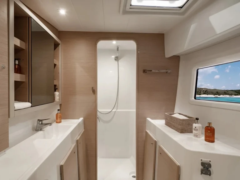 Verhuur Catamaran Lagoon met vaarbewijs