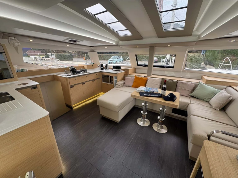 Verhuur Catamaran Fountaine Pajot met vaarbewijs