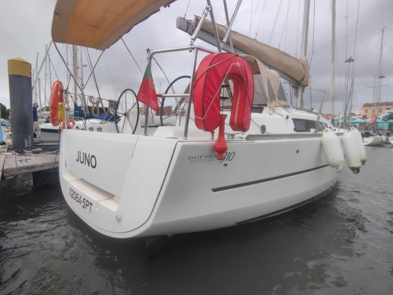 Huur een Dufour Dufour 310 Grand Large in Ayamonte